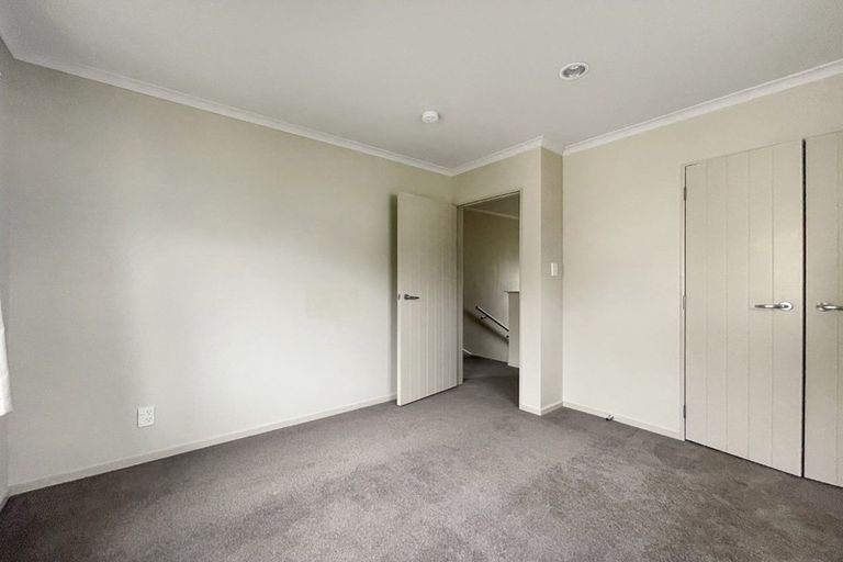 Photo of property in 16 Black Rock Road, Newlands, Wellington, 6037