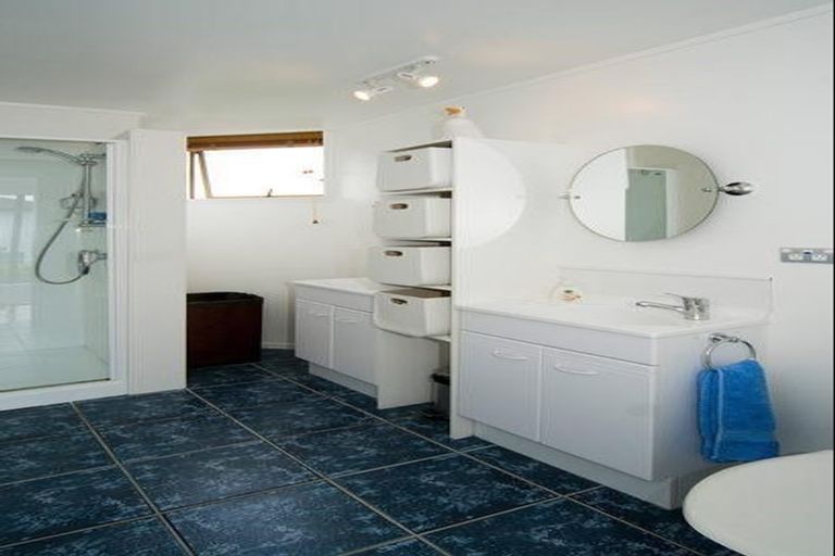 Photo of property in 557 East Coast Road, Browns Bay, Auckland, 0630