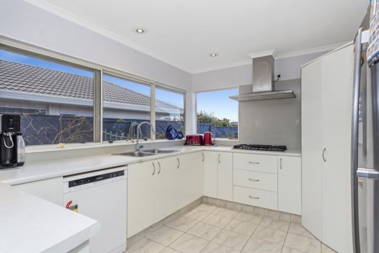Photo of property in 18 Lotus Avenue, Mount Maunganui, 3116