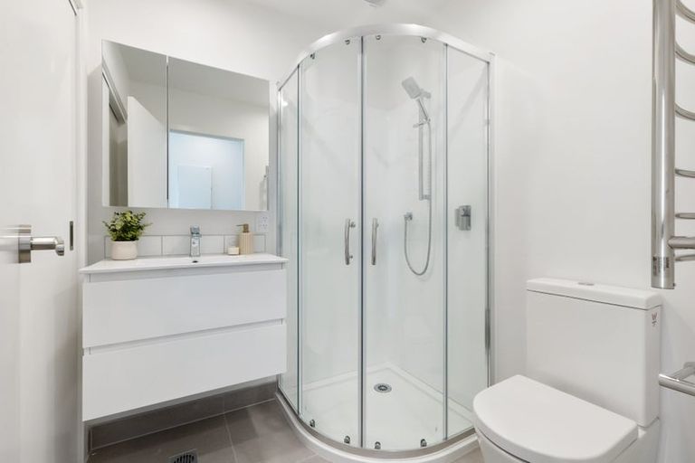 Photo of property in 3 Meg Lane, Glen Eden, 0602