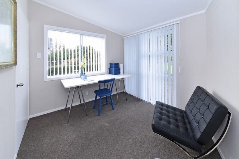 Photo of property in 25 View Road, Papakura, 2110