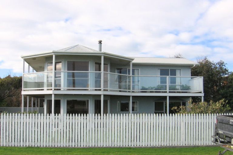 Photo of property in 9 Hartley Street, Foxton Beach, Foxton, 4815