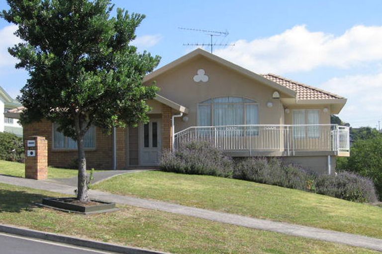 Photo of property in 10 Woodridge Avenue, Northcross, Auckland, 0630