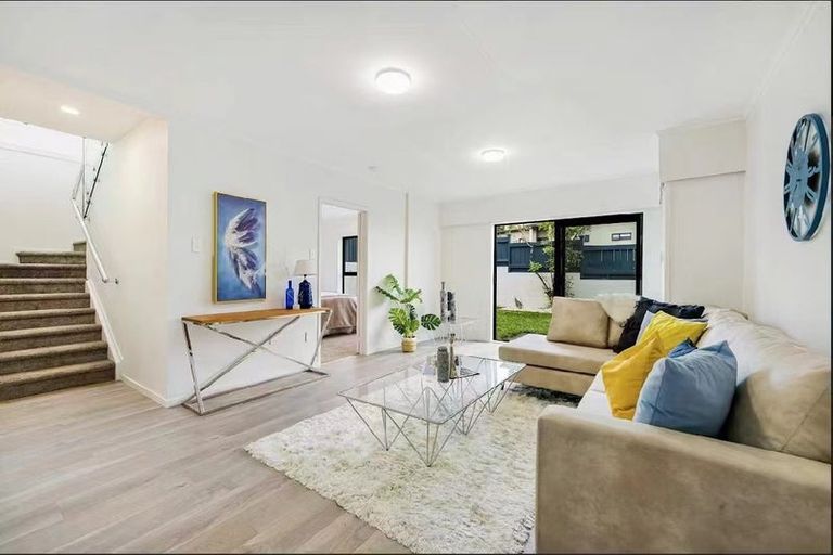 Photo of property in 1 Glen Vista Place, Bayview, Auckland, 0629