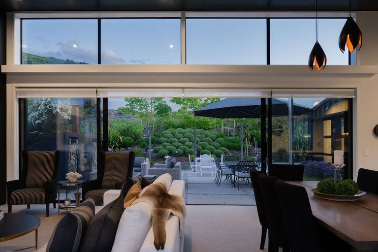 Photo of property in 8 Spring Hill Road, Kelvin Heights, Queenstown, 9300