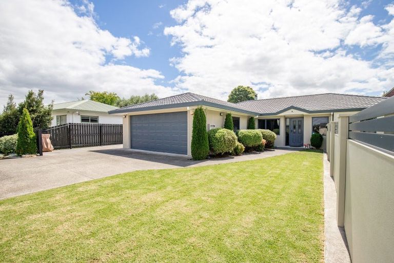 Photo of property in 1 Harris Place, Ngatea, 3503