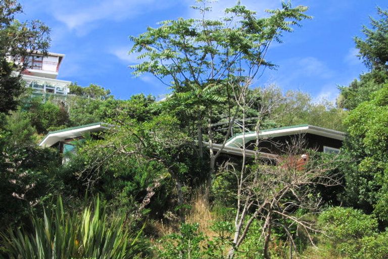 Photo of property in 32 Melrose Road, Island Bay, Wellington, 6023