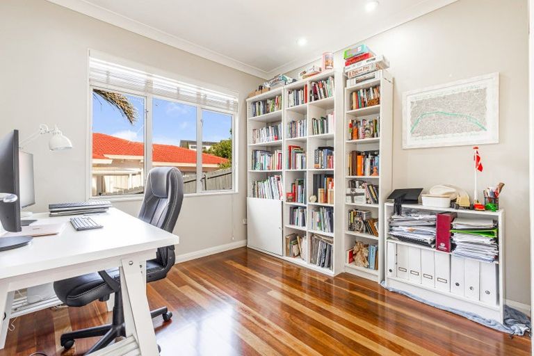 Photo of property in 30 Hogarth Rise, West Harbour, Auckland, 0618