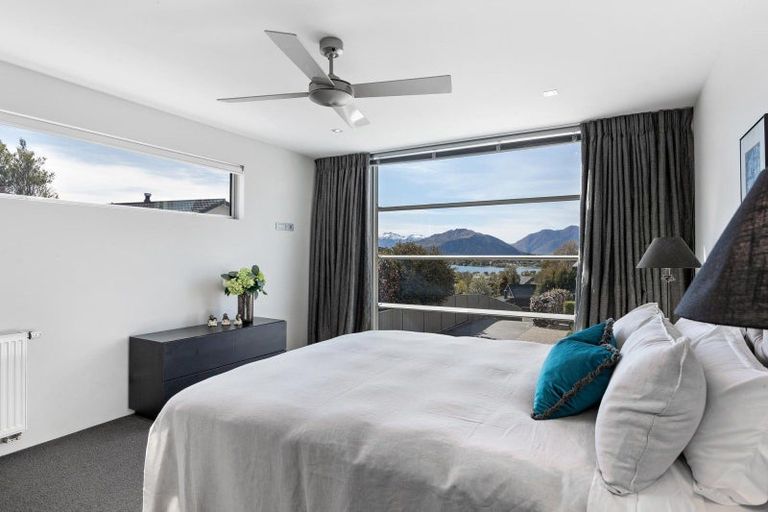 Photo of property in 15 Faulks Terrace, Wanaka, 9305