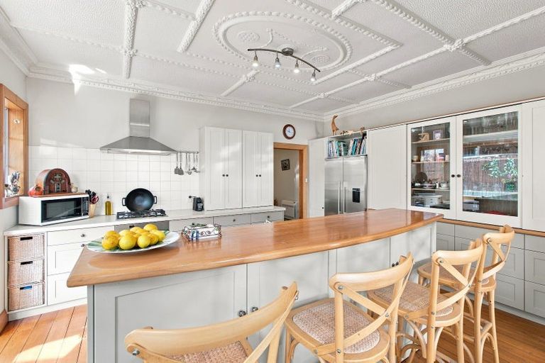 Photo of property in 42 Octavius Place, New Plymouth, 4312