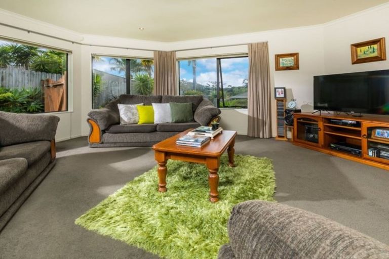 Photo of property in 93 Te Wharau Drive, Greenhithe, Auckland, 0632