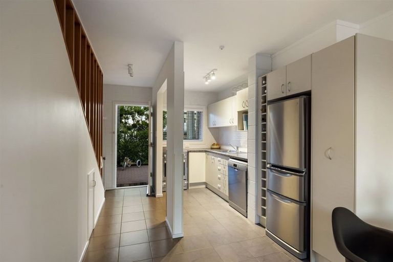 Photo of property in 4/72 Kitchener Road, Milford, Auckland, 0620