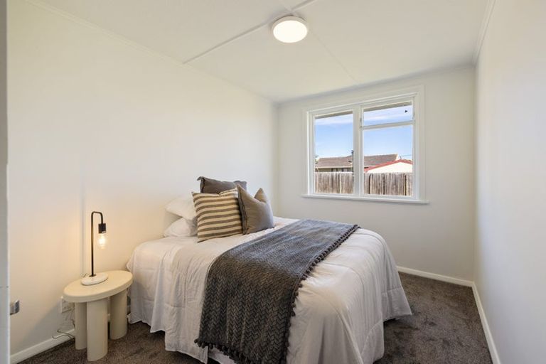 Photo of property in 23 Lambeth Crescent, Northcote, Christchurch, 8052