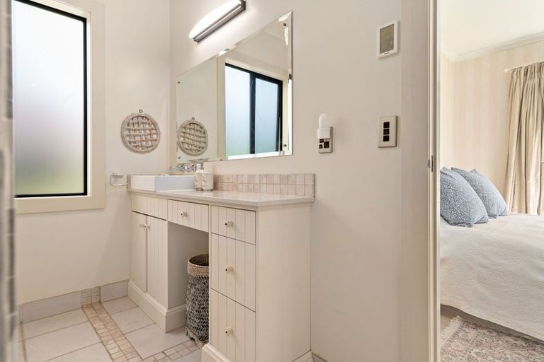 Photo of property in 35 The Esplanade, Huntington, Hamilton, 3210