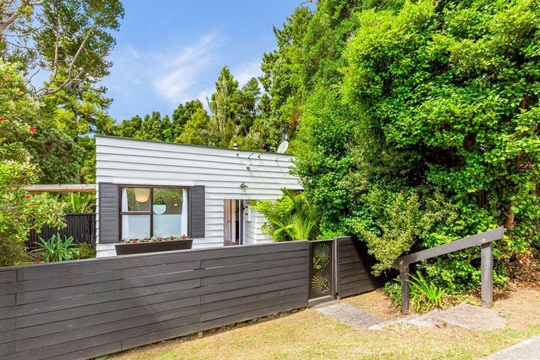 Photo of property in 218 Woodlands Park Road, Titirangi, Auckland, 0604