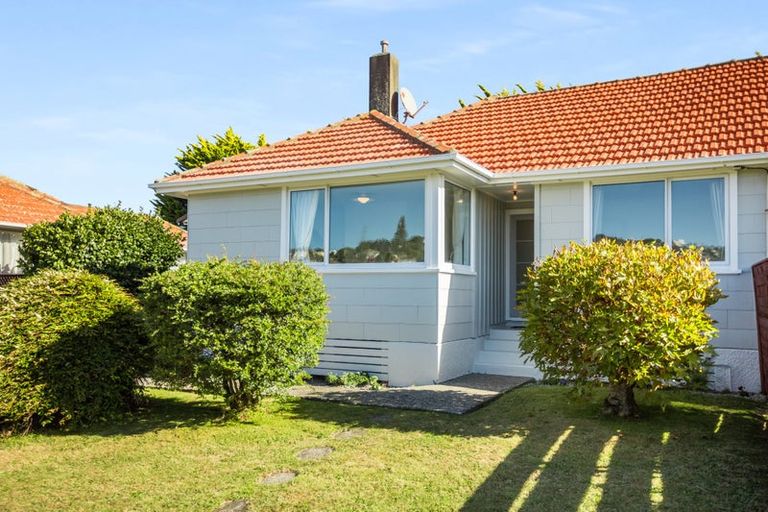 Photo of property in 96 Main Road, Titahi Bay, Porirua, 5022
