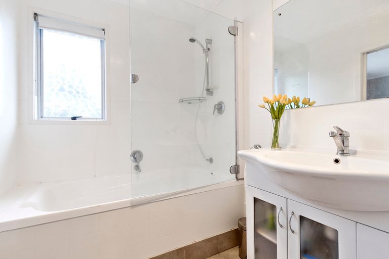 Photo of property in 17 Woodvale Road, Glen Eden, Auckland, 0602