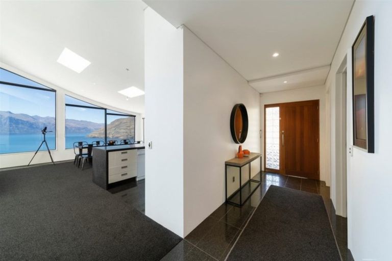 Photo of property in 9 Vanda Place, Fernhill, Queenstown, 9300