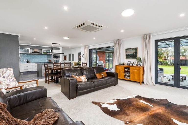 Photo of property in 55 Timaru Road, Waimate, 7924