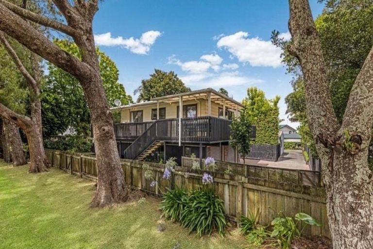 Photo of property in 2/187 Carnoustie Drive, Wattle Downs, Auckland, 2103