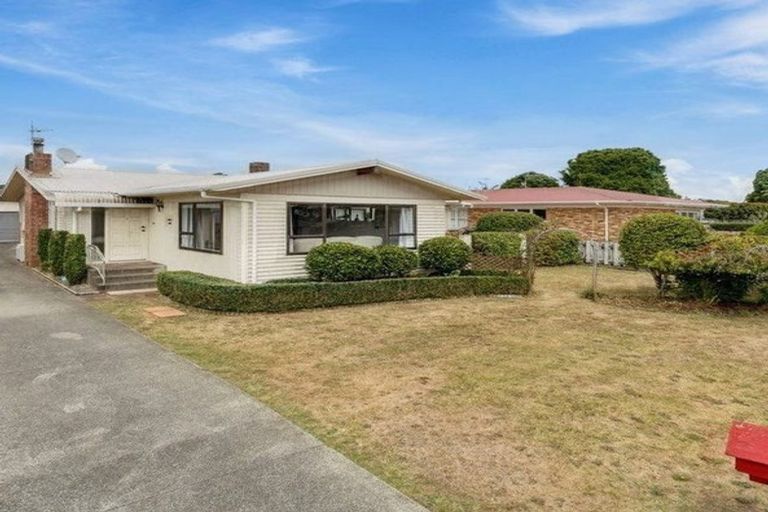Photo of property in 32 Lawrie Avenue, Pukekohe, 2120