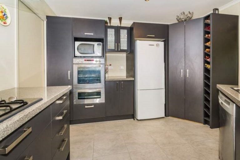 Photo of property in 8 Spring Valley Place, Oteha, Auckland, 0632