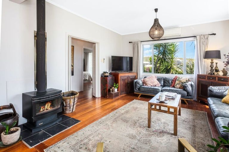 Photo of property in 138 Mana Esplanade, Paremata, Porirua, 5026