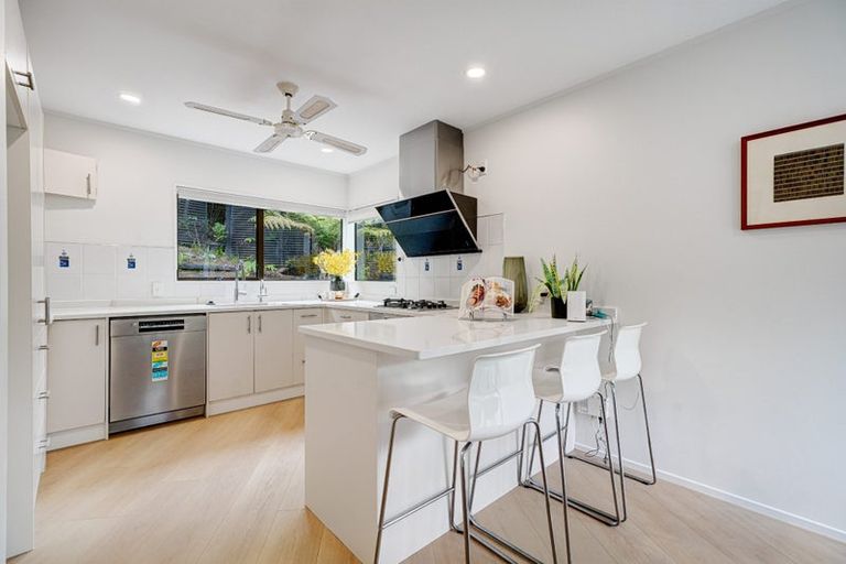 Photo of property in 8 Stitchbird Close, Murrays Bay, Auckland, 0630