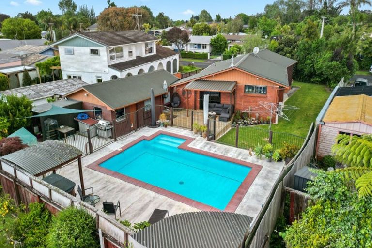 Photo of property in 37 Pulham Crescent, Queenwood, Hamilton, 3210