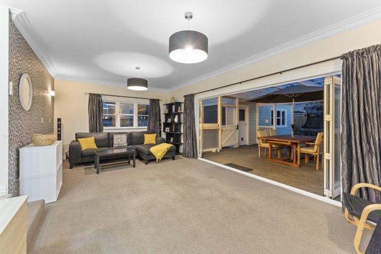 Photo of property in 154 Kings Crescent, Hutt Central, Lower Hutt, 5010