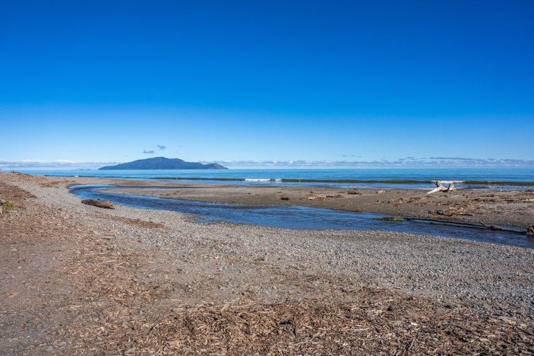 Photo of property in 8 Rodney Avenue, Te Horo Beach, Otaki, 5581