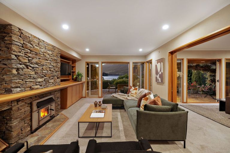 Photo of property in 45 Bay View Road, Kelvin Heights, Queenstown, 9300