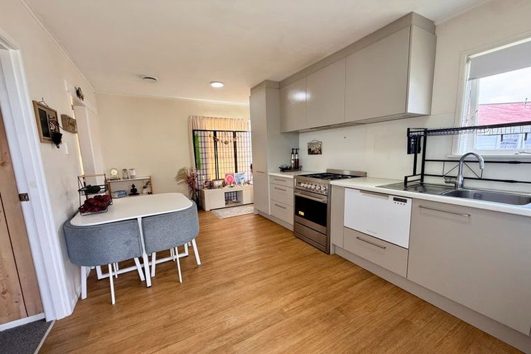 Photo of property in 38 Tairere Crescent, Rosehill, Papakura, 2113