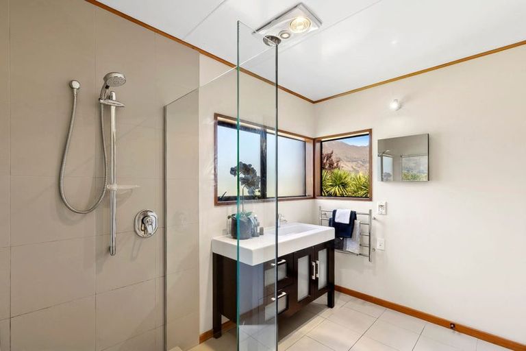 Photo of property in 1 Roto Place, Wanaka, 9305