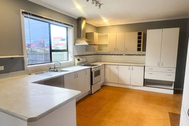 Photo of property in 16 Long Street, Woolston, Christchurch, 8023