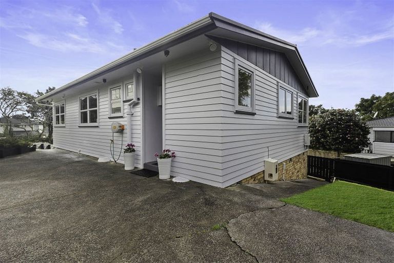 Photo of property in 1/38 Weldene Avenue, Glenfield, Auckland, 0629