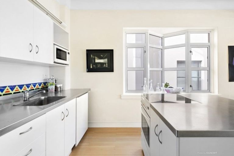 Photo of property in Anscombe Apartments, 212 Oriental Parade, Oriental Bay, Wellington, 6011