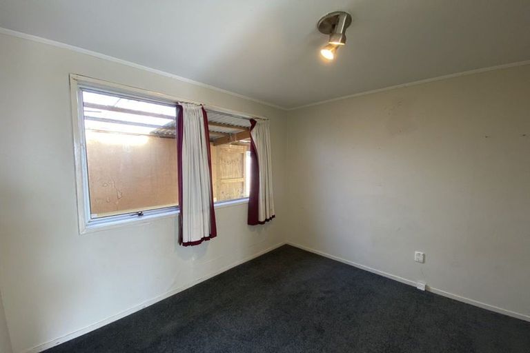 Photo of property in 8 Sabot Place, Massey, Auckland, 0614