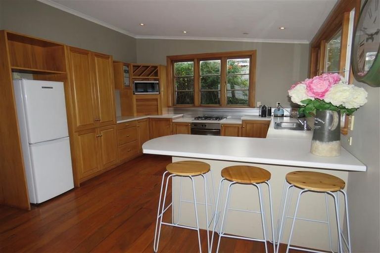 Photo of property in 35 Belt Road, Moturoa, New Plymouth, 4310