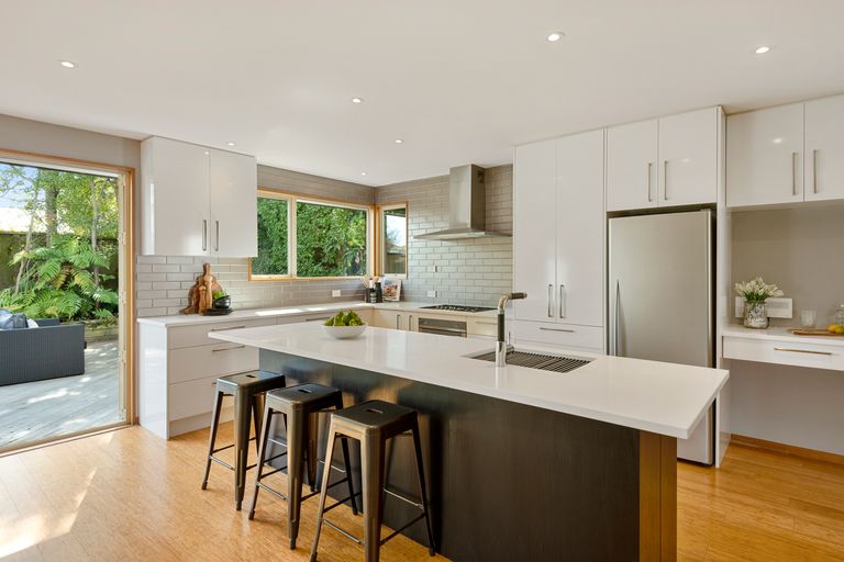 Photo of property in 31b Sandwich Road, Beckenham, Christchurch, 8023