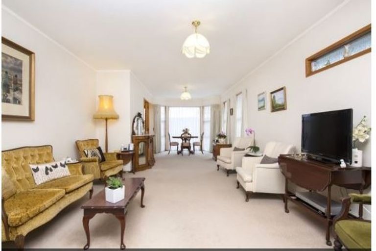 Photo of property in 2/3 Benygloe Place, Highland Park, Auckland, 2010