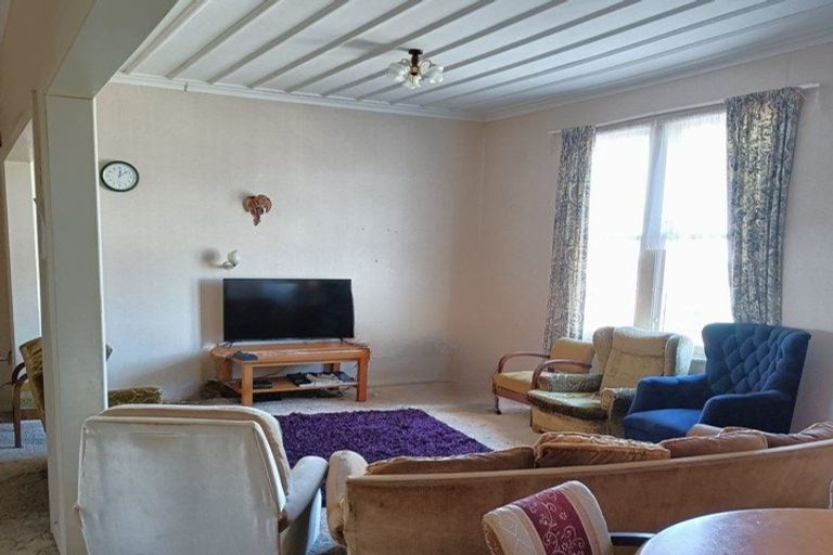Photo of property in 106 Egmont Street, Patea, 4520