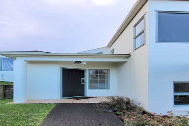 Photo of property in 2/6 Arirang Rise, Pinehill, Auckland, 0632