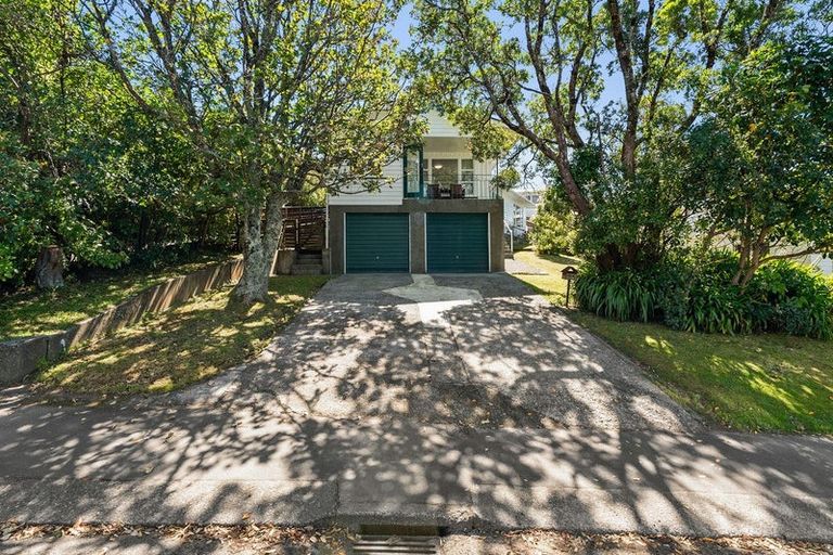 Photo of property in 26 Stewart Drive, Newlands, Wellington, 6037