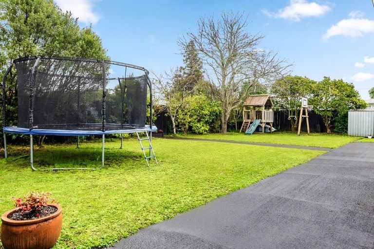 Photo of property in 36 Yeovil Road, Te Atatu Peninsula, Auckland, 0610