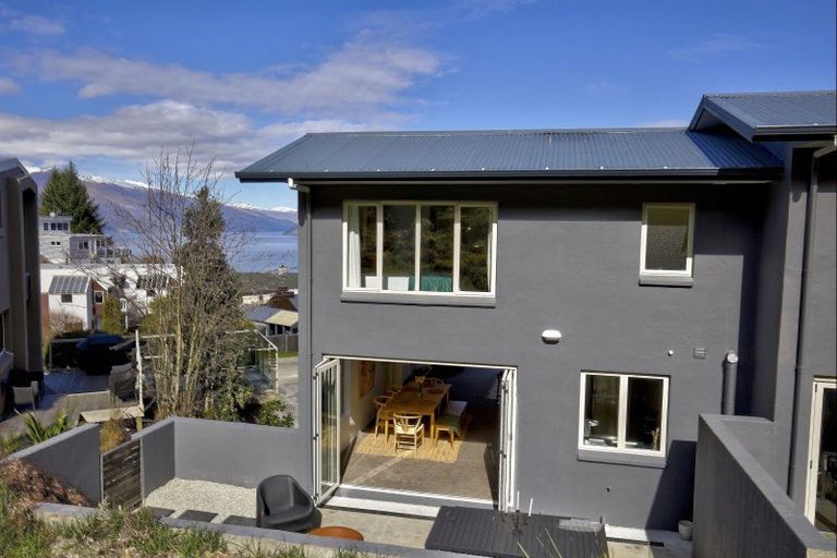 Photo of property in 6a Vancouver Drive, Queenstown, 9300