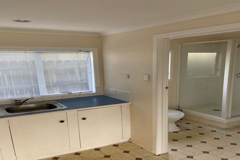 Photo of property in 30 Longburn Road, Henderson, Auckland, 0610