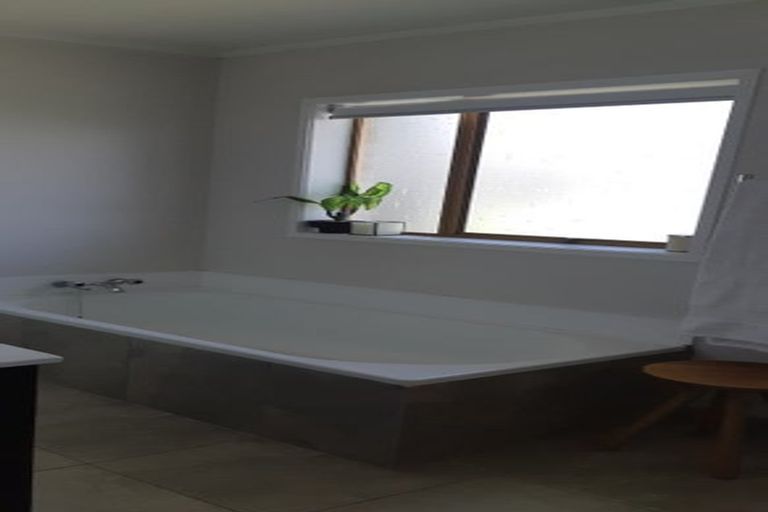 Photo of property in 1/32 Shanaway Rise, Hillcrest, Auckland, 0627