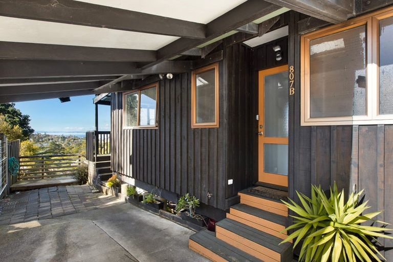 Photo of property in 2/807 East Coast Road, Northcross, Auckland, 0630