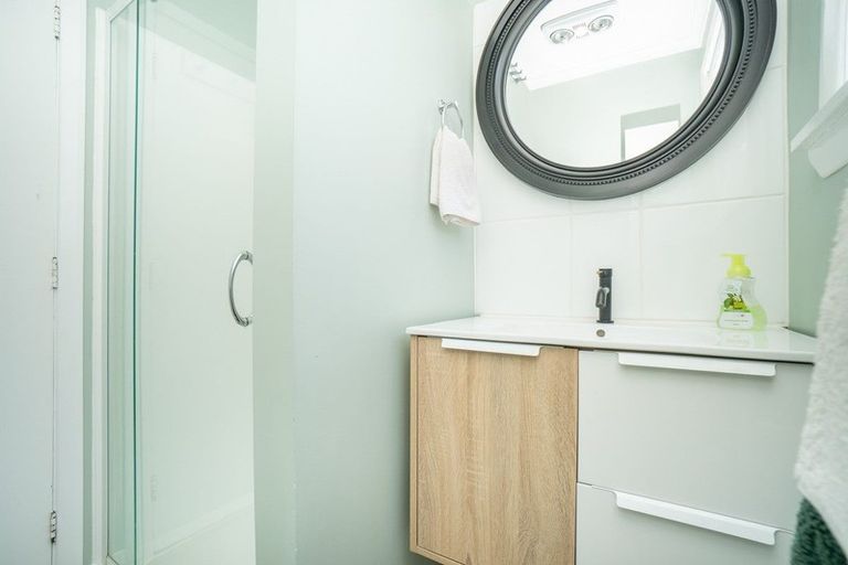 Photo of property in 24 Seddon Street, Takaro, Palmerston North, 4412